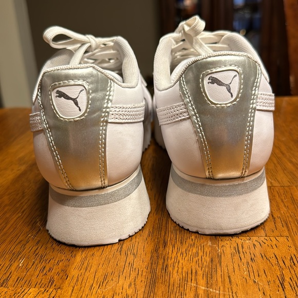 EUC women’s white puma leather platform sneaker. size 6.5 - Picture 4 of 9